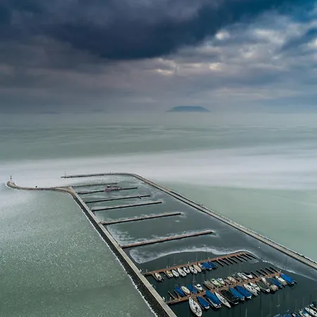 In Balatonmariafuerdo 19576